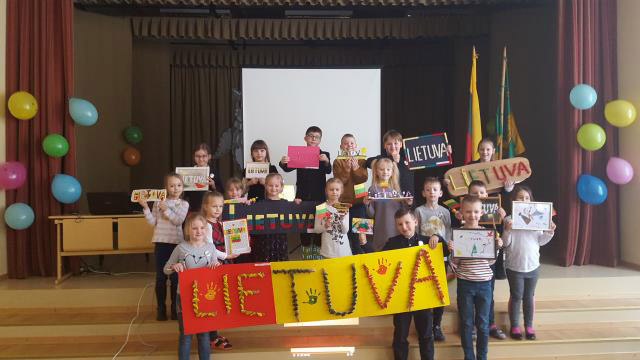 Mokinių dovanos Lietuvai